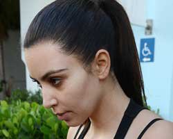 Kim Kardashian ?ONU HİÇ BÖYLE GÖRMEDİNİZ; HEM YORGUN, HEM MAKYAJSIZ!