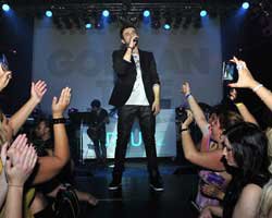 Gökhan Tepe...  KITALAR ARASI SEVGİ!