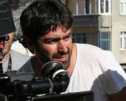 ALKOLLÜ YÖNETMEN OLAY ÇIKARDI, GÖZALTINA ALINDI!