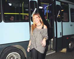 Sinem Kobal... JLO KONSERİNDEN MİNİBÜSLE AYRILDI AMA!