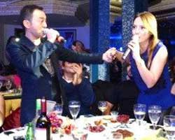 Serdar Ortaç... HAYATINDA İLK KEZ YEMEKLİ MEKANDA SAHNEYE ÇIKTI!