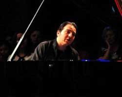 Fazıl Say... BAŞINDAN AŞAĞI GÜL YAPRAKLARI DÖKÜLDÜ!