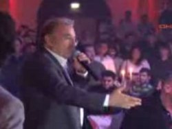 Ferdi Tayfur... 'AĞZINI DEĞİL PİYANONU KONUŞTUR'