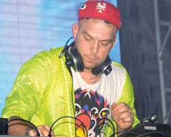 `O Ses Türkiye`... JÜRİ`YE BİR YENİ İSİM DAHA!