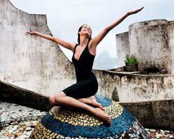 MERAKLA BEKLENEN 2013 PİRELLİ TAKVİMİ RİO'DA TANITILDI!