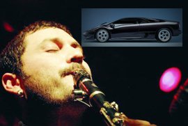 Hüsnü Şenlendirici... YARIM TRİLYON'A (500 BİN YTL) ARABA ALDI...