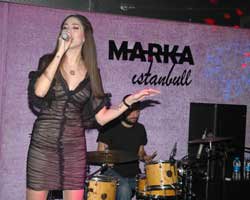 Ece Gürsel... HEM GÖZE, HEM KULAĞA HİTAP ETTİ!