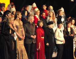 ÜNLÜ ÇERKES KADINLARI SOSYAL SORUMLULUK İÇİN PODYUMDA!