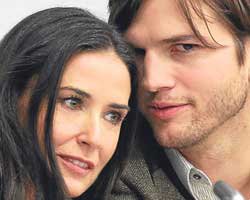 Ashton Kutcher-Demi Moore... EVLİLİKLERİ RESMEN DE BİTİYOR!