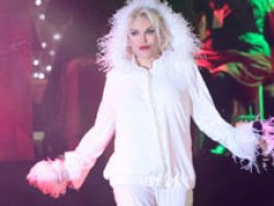 Ajda Pekkan... BEMBEYAZ VE KAPALI KIYAFETİ ŞAŞIRTTI!