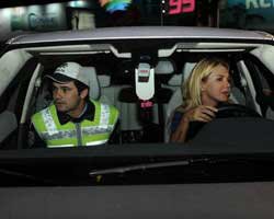 Ece Erken... RESMİ OLARAK ALKOLLÜ OLDUĞU TESPİT EDİLEMEDİĞİ İÇİN EHLİYETİNİ GERİ ALDI!