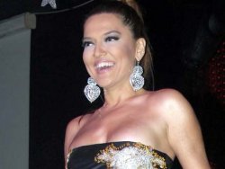 Demet Akalın sahneyi terk ettiği haberlerini yalanlamıştı... HEM YUHALANDI, HEM GÖRÜNTÜLER YALANLADI!...