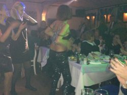 Yıldız Tilbe... YİNE ŞİŞEDE DURDUĞU GİBİ DURMADI!