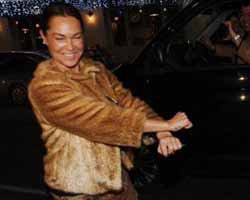 Hülya Avşar... SOKAK ORTASINDA GANGNAM ŞOV!