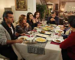 'Zengin Kız Fakir Oğlan'... ZENGİN AİLENİN EVİNDE ORTALIK KARIŞIYOR!