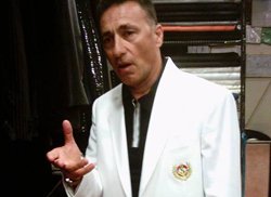 Yalçın Özden (Uğur Böceği Yalçın)... İNTERNETTEN SATILIK KOMEDYEN!..