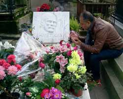 Haluk Özkan... YENİ YILIN İLK GÜNÜNDE PARİS'TE MEZARLIKTA!