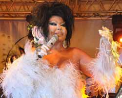 Bülent Ersoy... KIBRIS'DA BİR KARDELEN ÇİÇEĞİ!