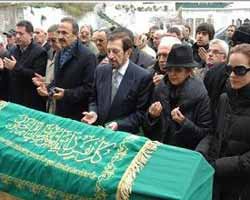 Şenay Yüzbaşıoğlu... EŞİNİN YANINA GÖMÜLEMEDİ!