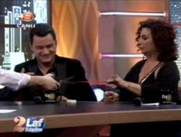 Nilgün Belgün-Bekir Ünlüataer... CANLI YAYINDA NİŞANLANDILAR!