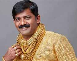 Hintli bir erkeğin kadınları etkileme metodu... TAMAMI ALTINDAN GÖMLEK YAPTIRDI!