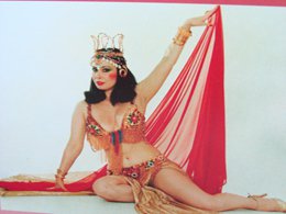 Magazinkolik özel / Prenses Banu? NATİONAL GEOGRAPHİC'DE GÖBEK DANSINI ANLATTI!...