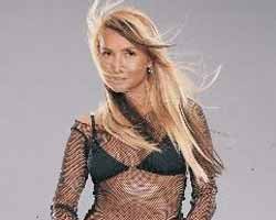 Yonca Evcimik... NEDEN 'GENCİM, GÜZELİM, HEPİNİZİ GÖMERİM' DEDİ?