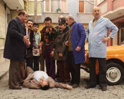 'Seksenler'... ACEMİ ŞOFÖR SAMİ KAZA YAPIYOR!