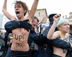 Femen... PAPA'YA KARŞI GÖĞÜSLER FORA!