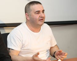 Şafak Sezer... 'BİR DAHA YÖNETMENLİK YAPMAM!'