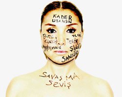 Yonca Evcimik... PROTESTO FOTOĞRAFI!