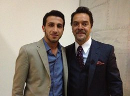 AĞDA YAPILARAK TÜRKÜ SÖYLEYEN GENÇ "BEYAZ SHOW"U SALLADI...