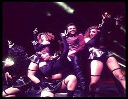 Murat Dalkılıç... 3 HAYRANINI KULİSİNDE AĞIRLADI!