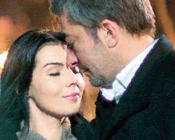 Hatice Şendil... 'ÖPÜŞMEK BİZİM İŞİMİZ!'