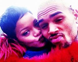 Rihanna...DAYAK YEDİĞİ SEVGİLİSİ İLE NEDEN BARIŞTI?