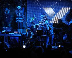 Yalın... DONDURUCU SOĞUKTA ŞARKILARIYLA ISITTI!