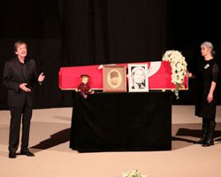 Macide Tanır... GÖZYAŞLARIYLA UĞURLANDI!