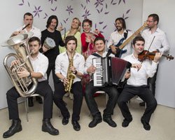 YÜZYIL ŞARKILARI  İLE 12 ŞUBAT DA TRUMP TOWERS DA!