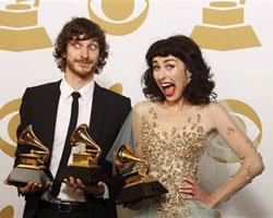 55. Grammy Ödülleri... SÜRPRİZ İSİMLER VE DEKOLTELER YİNE GECEYE DAMGASINI VURDU!