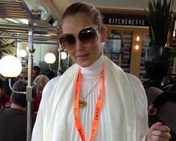 Petek Dinçöz... UMRE ZİYARETİ İÇİN KUTSAL TOPRAKLARA GİTTİ!