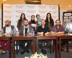 Gripin... AVUSTRALYA KONSERİ ÖNCESİ HAYRANLARIYLA İMZA GÜNÜNDE!