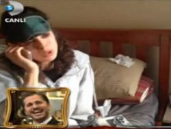 Engin Altan Düzyatan... DÜNYANIN ÖBÜR UCUNDAN SEVGİLİ SÜRPRİZİ!