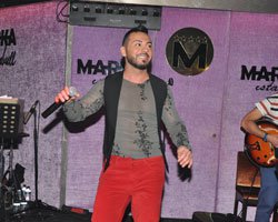 Rober Hatemo... SEVGİLİLERİ SAHNESİNDE BULUŞTURDU!