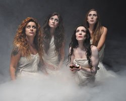 Kırmızı... 'ARAF'I ŞİDDET GÖREN KADINLARA ARMAĞAN ETTİ!