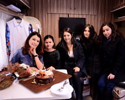 Beren Saat... FANLARINDAN DOĞUM GÜNÜ SÜRPRİZİ!