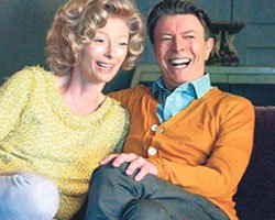 Tilda Swinton-David Bowie... BENZERLİKLERİ MARJİNAL VE SEKSİ KLİPLE ÖLÜMSÜZLEŞTİ!