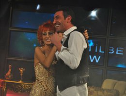 Yıldız Tilbe... KANAL T'DEKİ İLK PROGRAMINDA HAKAN ALTUN'U AĞIRLADI...