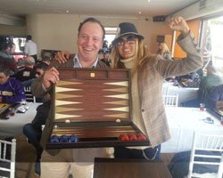 Portaxe... GELENEKSEL TAVLA TURNUVASINDA TUĞBA ÖZAY RÜZGARI!