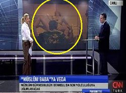 CNN Türk'te şok... EKRANDA ORAL SEKS SAHNESİ, FONDA MÜSLÜM BABA'NIN ŞARKISI!