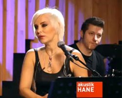 Ömür Gedik... TEOMAN VE STİNG YORUMU BEĞENİLDİ!